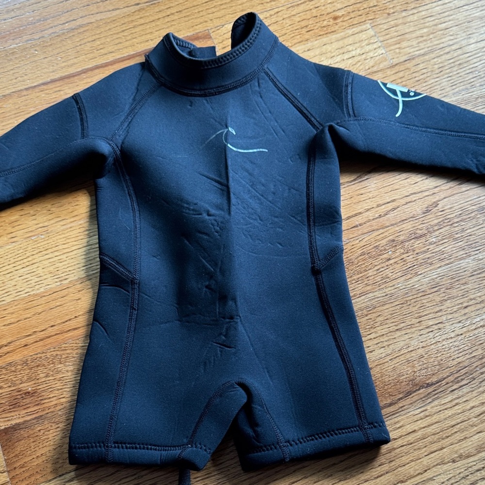 Kids wet suit